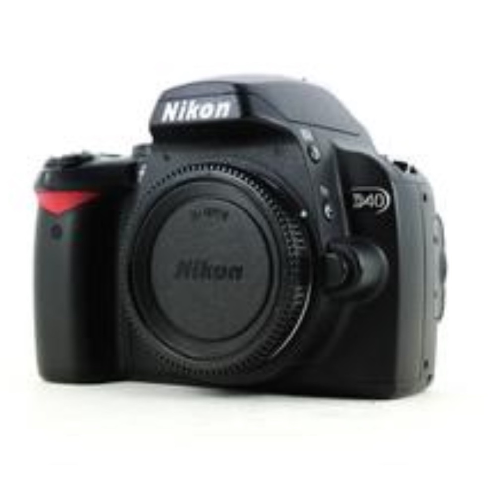 Nikon D40 SLR camera